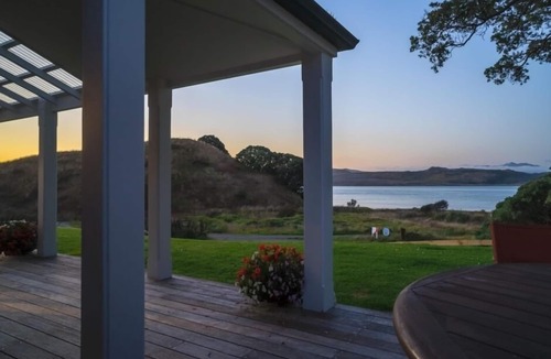 Kawhia House | Stunning secluded beach-front studio home