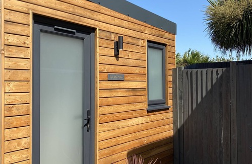 Brighton Cabin | Stunning self contained garden room