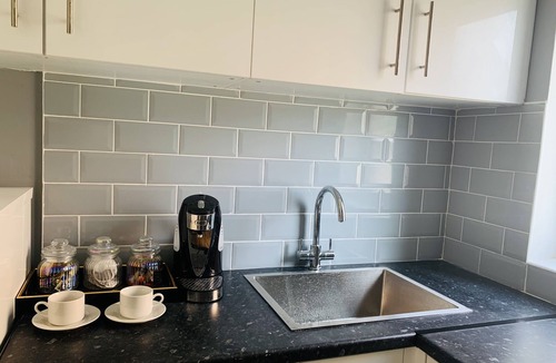 Brunel Apartment | Stunning self contained studio