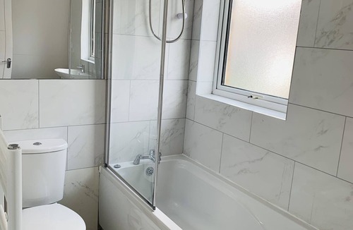 Brunel Apartment | Stunning self contained studio