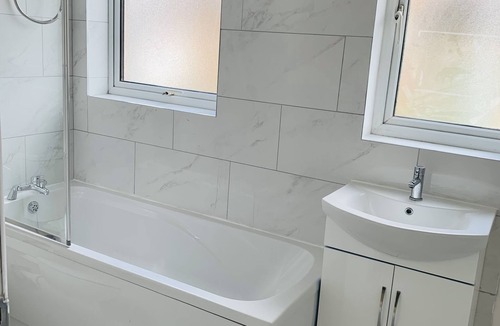 Brunel Apartment | Stunning self contained studio