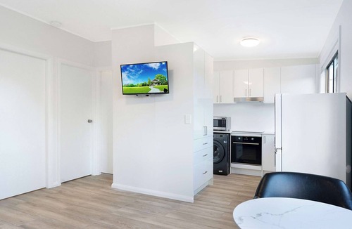 Little Jilliby Villa | Stunning, Serene Views & Relaxing Stay