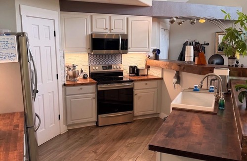 Apache Shores House | Stunning Showplace with Canyon Views - Hollywood Hills Vibes in Texas!