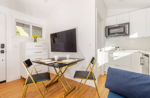 Silver Lake Apartment | Stunning Silver Lake Studio