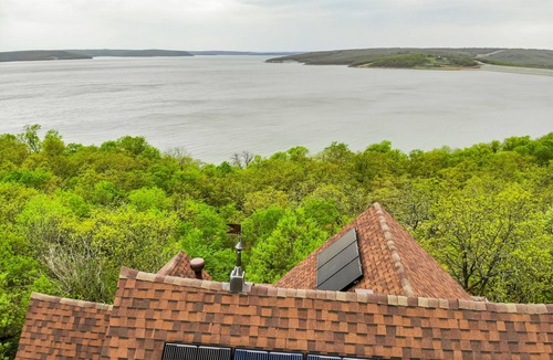 Sperry House | Stunning Skiatook Lake Three Story Getaway