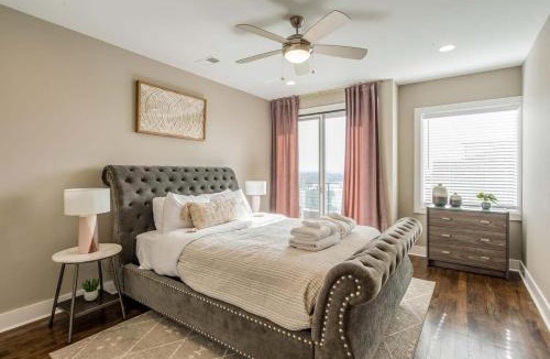 Talbot's Corner Villa | Stunning Skyline Manor - Rooftop Views