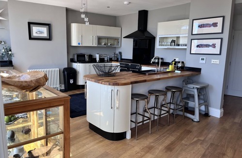 Burnham-on-Crouch Apartment | Stunning Spacious 3 Bed Apartment with River Views