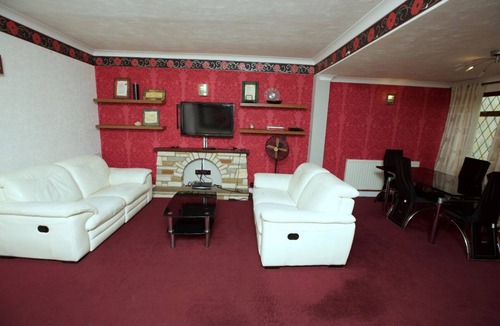 Pettits House | Stunning Spacious bungalow with ample parking