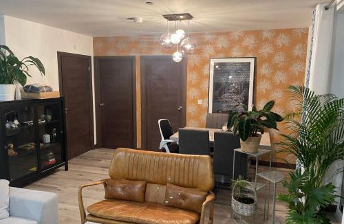 Botwell House | Stunning Spacious Double Room in a Modern shared Flat