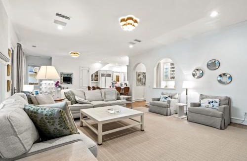 Park Cities House | Stunning Spacious Family Home in University Park
