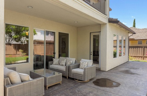 Westlake House | Stunning Spacious Family Home in Natomas