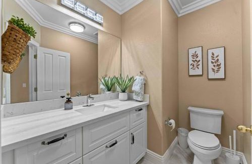 Westlake Apartment | Stunning Spacious Family Home in Natomas