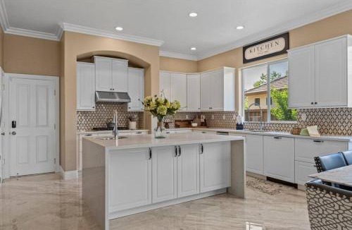 Westlake Apartment | Stunning Spacious Family Home in Natomas