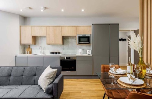 West Cliff Apartment | Stunning & Spacious 1-Bed Apt w/Free Gym & PKG