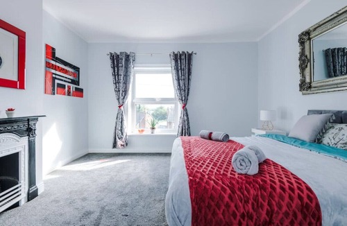 Stanley House | Stunning Spacious 2BR Flat in East Ardsley