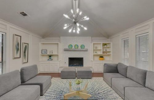Lake Highlands House | Stunning Spacious Home with Pool and BBQ