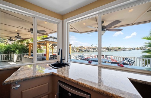 Discovery Bay House | Stunning Spacious Discovery Bay Waterfront Home Awaits