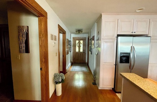 Paupack House | Stunning Spinnler Point Lakefront. Panoramic views and dock. Sleeps 10