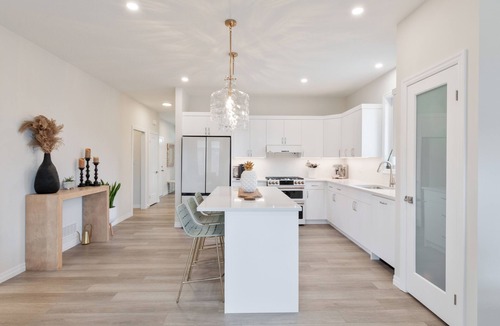 Saint Thomas House | Stunning Stay on Dunning Way - Kick back and relax in this calm, stylish space.