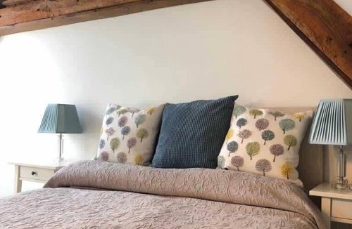 Claverton Cabin | Stunning stone cottage on Bath's doorstep