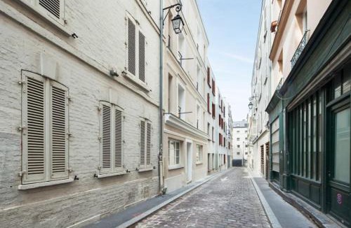 La Villette Apartment | Stunning studio near Canal St Martin - DIVINE MOON