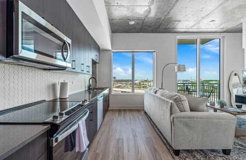 Channel District Apartment | Stunning Studio | New and Luxury | Free Parking!