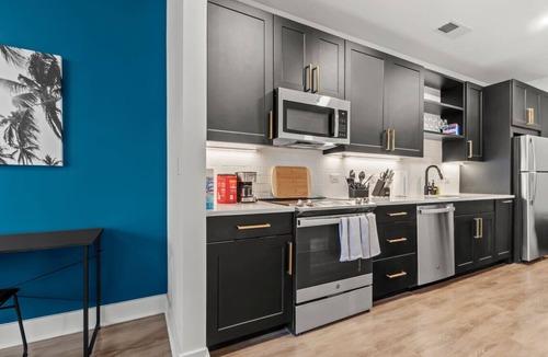 North Hyde Park Apartment | Stunning Studio | Pool & Gym | Raymond James!