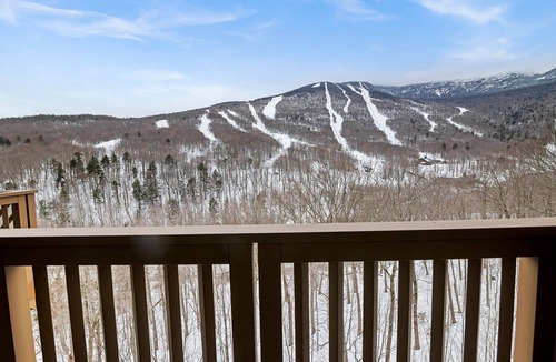 Stowe Area Apartment | Stunning Studio - Top Floor Views! - Ski in/out