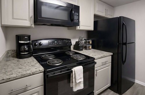 Sherman House | Stunning Stylish 3BR Townhome w/Pool @ A+Location