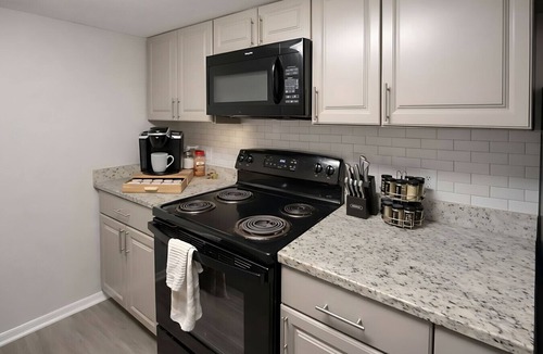 Sherman House | Stunning Stylish 3BR Townhome w/Pool @ A+Location