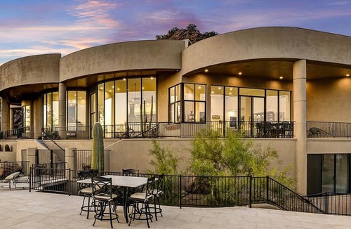 East Mesa House | Stunning Succulent-Studded Sonoran Desert Estate! Perfect for family & friends!