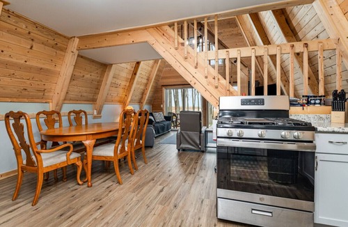 Au Gres Apartment | Stunning Sunrise Shore