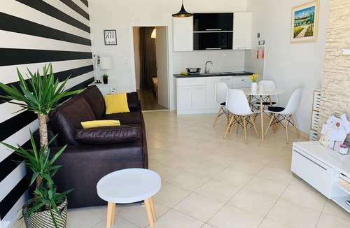 Cavtat Apartment | Stunning sunset apartment by the beach and pools !
