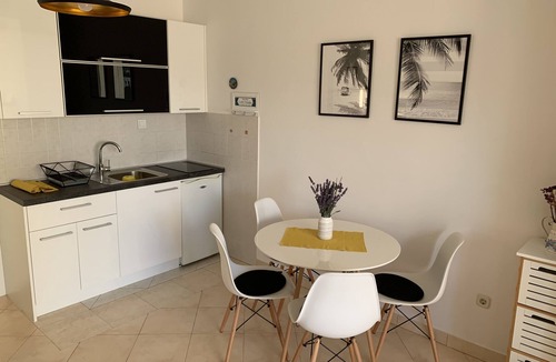 Cavtat Apartment | Stunning sunset apartment by the beach and pools !