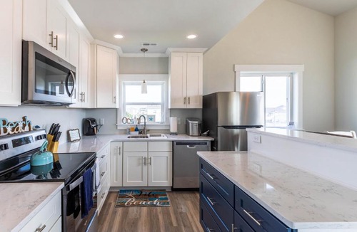 Surf City House | Stunning Sunset, Close To Beach Access, Great Views!
