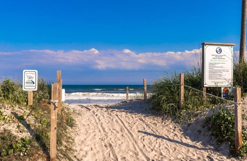 Surf City House | Stunning Sunset, Close To Beach Access, Great Views!