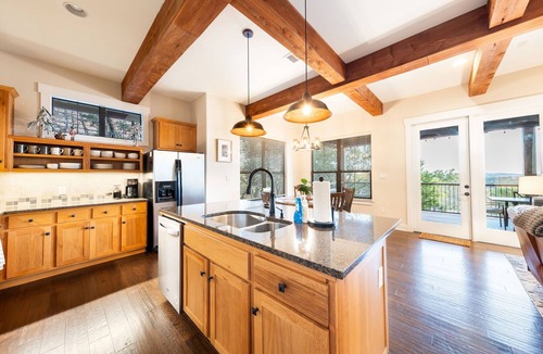 Leander Cabin | Stunning sunset view Cabin on Northshore Lake Travis