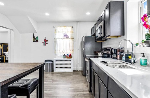 Delair Apartment | Stunning Tacony 2bd - Private Parking