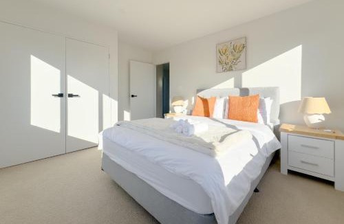 Forrest Hill Villa | Stunning Three bedroom Unit in Forrest Hill