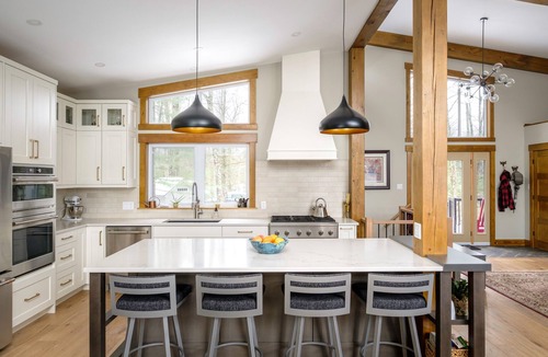 Irondale Cottage | Stunning timberframe lakehouse with gourmet kitchen