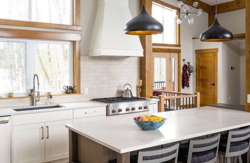 Irondale Cottage | Stunning timberframe lakehouse with gourmet kitchen