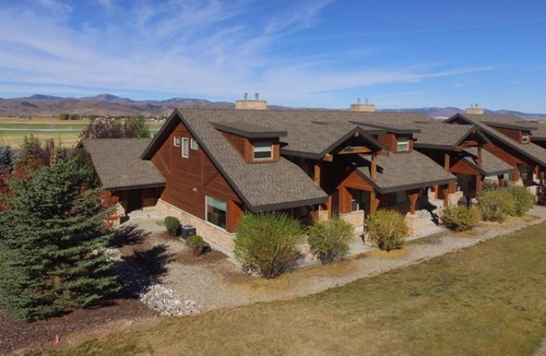 Afton House | Stunning Townhome on 14th Tee Box with Three Master Suites