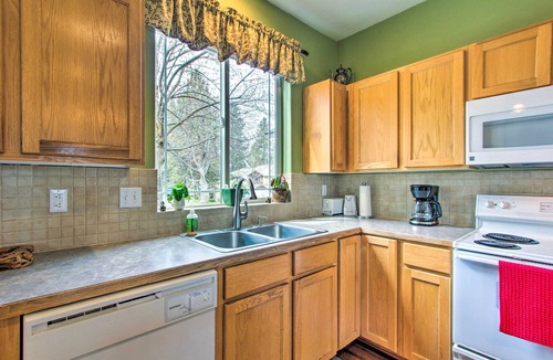 Klamath Falls House | Stunning Townhome Near Upper Klamath Lake!