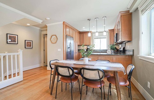 Atlantic Condo | Stunning Townhome with Loft Space, Chefs Kitchen