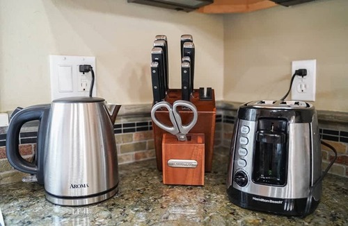 Atlantic Condo | Stunning Townhome with Loft Space, Chefs Kitchen