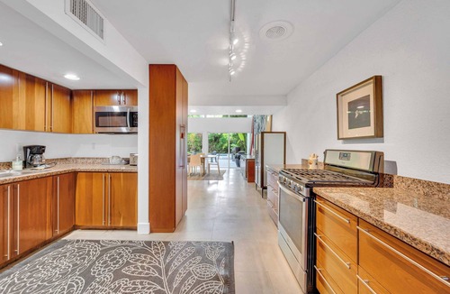 Northeast Coconut Grove House | Stunning Tropical Pool House In Miami Coconut Grove - 10min Brickell