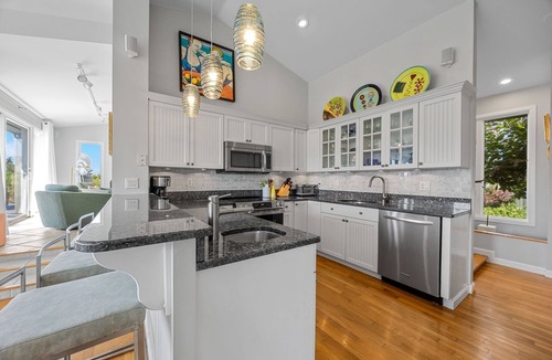 North Truro House | STUNNING TRURO BAY VIEW 3 BDR,3 BATH PRIVATE HOME IN SECLUDED COMMUNITY