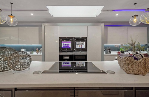 Bumble's Green House | Stunning unique large house in Nazeing