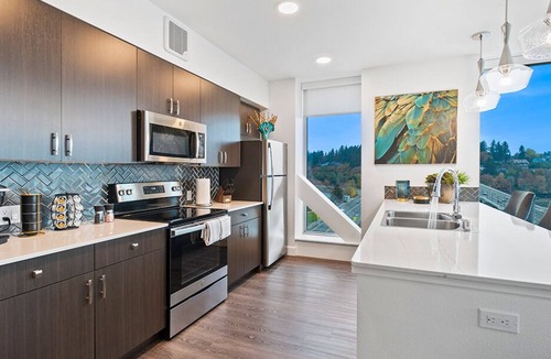 Olympia Apartment | Stunning Unit Overlooking West Bay Marina