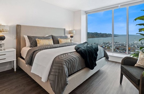 Olympia Apartment | Stunning Unit Overlooking West Bay Marina